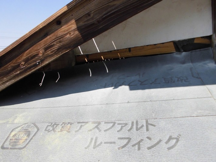 入母屋部分の壁との取り合いのため壁をきれいにカット