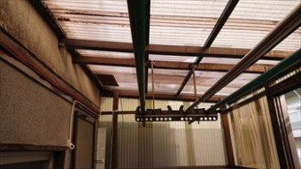 波板 劣化 汚れ