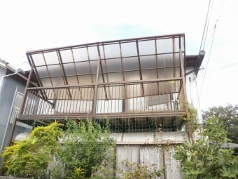 落下したテラス屋根