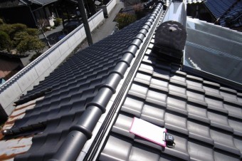 東西に走る本棟は無事でした