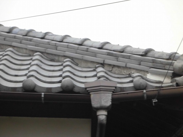 南区漆喰のヒビ下から見た写真