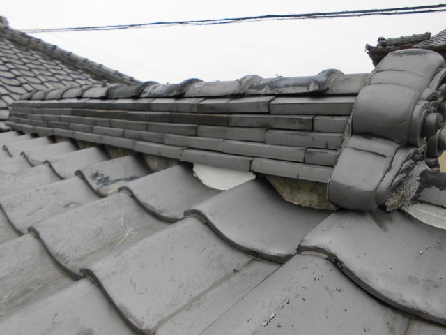 南区漆喰のヒビ本棟の補修跡の写真