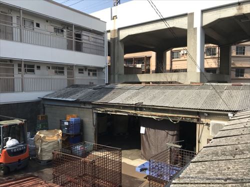 熊本市北区で工場屋根の棟板金が飛散し雨漏れが発生した現地調査