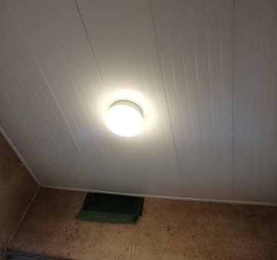 バスリブ天井　バスパネル　在来工法浴室　天井にカビ　照明