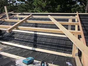 屋根工事種類　重ね葺き　コラム