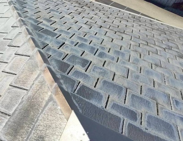 アーバニーが経年劣化で色褪せている