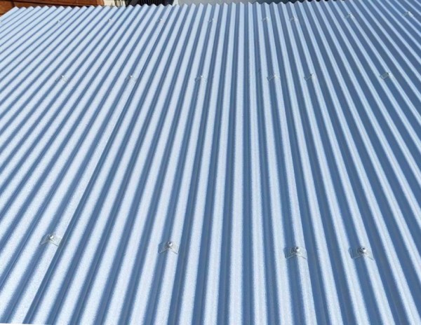 ガルバリウム鋼板波板を塔屋に取り付けました