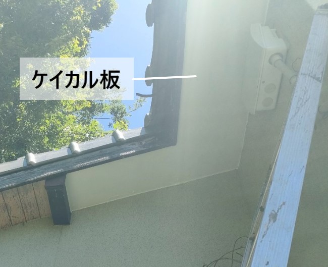 ケイカル板の軒天に張り替え