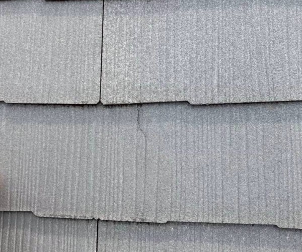 コロニアルの軽微なひび割れ