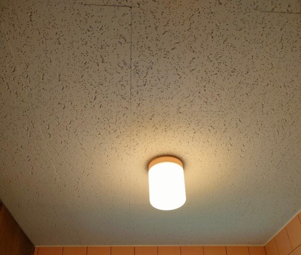 熊本市東区で雨漏りでシミができた天井の張り替え工事｜ソーラトンに張り替えを行いました