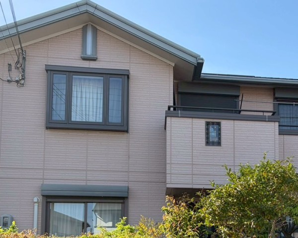 上益城郡嘉島町でコロニアルの割れ調査を行った住宅全景