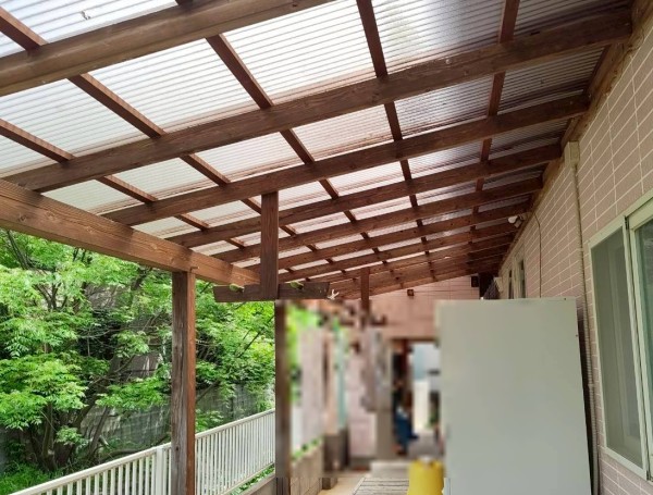 光が入って夏の暑さでお困りだったテラス