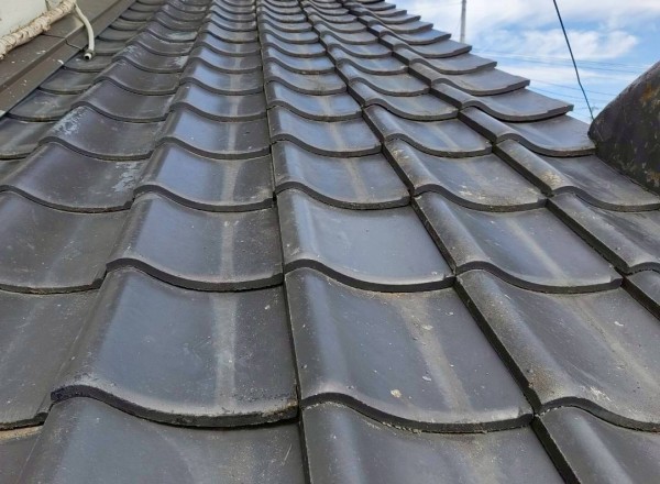 割れていた瓦の交換