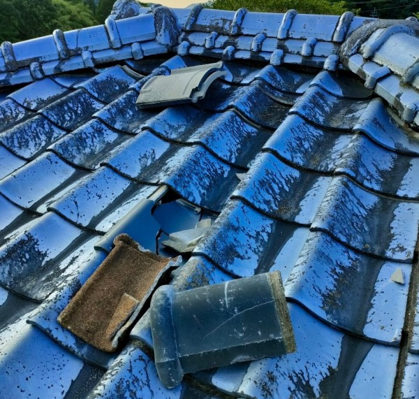 宇城市｜セメント瓦屋根の剥がれや割れ・下地傷みで雨漏りが発生！葺き替え工事をご提案
