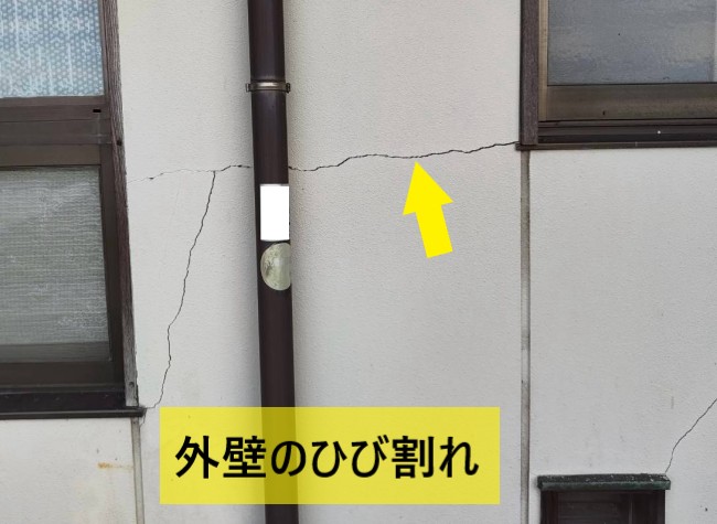 地震による外壁のひび割れ