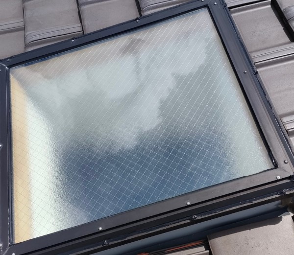 熊本市中央区で明かり窓（天窓）のペアガラス交換工事を行いました！天窓ガラスのひび割れもご相談ください