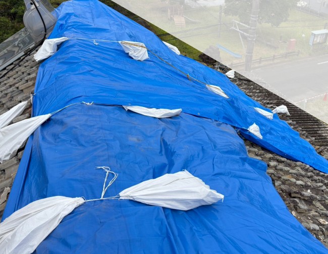 宇城市で熊本地震の被害を受けた土葺き瓦屋根　ブルーシート養生後