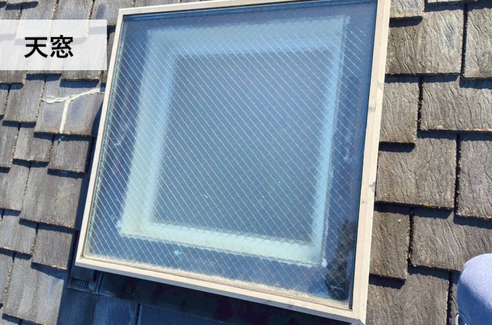 屋根に取り付けられた天窓