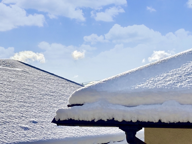 寒波が到来で熊本県内にも積雪の可能性！雪止めの取り付け、雪害・雹害を受けた場合の工事はご相談ください！