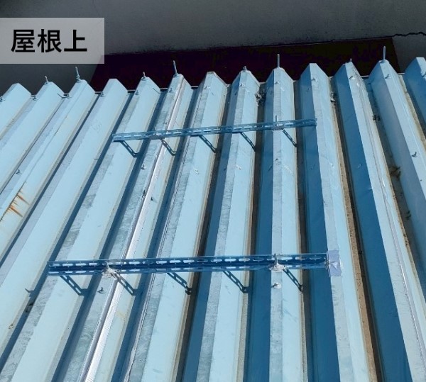 熊本市中央区にて集合住宅の雨漏り修理|折板屋根の簡易補修や濡れて変色した床の塗装も実施