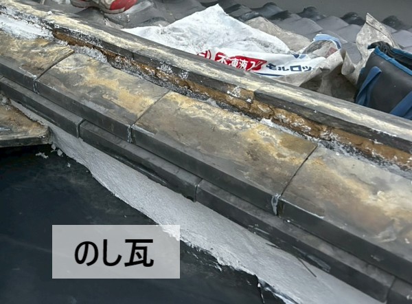 棟にのし瓦を積んでいきます