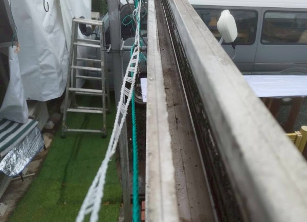 泥や苔を取り除いたフレームの溝