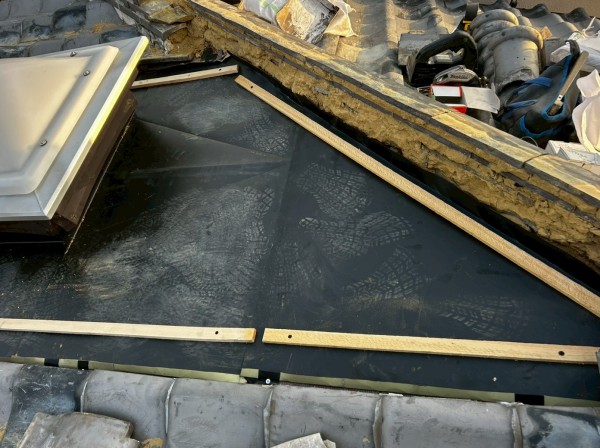 漆喰を詰める下地