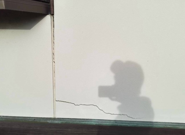 熊本地震で外壁がひび割れ