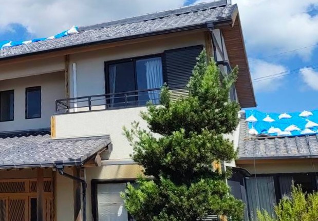 熊本地震で屋根に被害を受けた菊池市の瓦屋根住宅