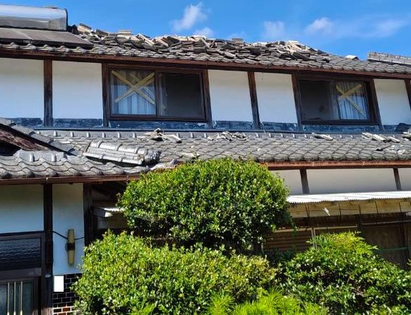 熊本地震で瓦が崩れたご相談者様の実家