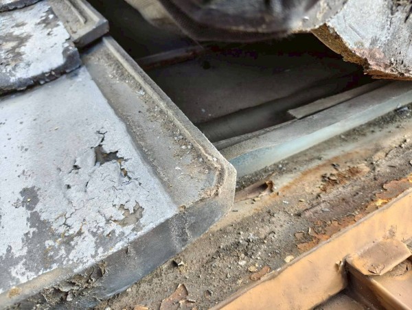 瓦をめくって下地の状態を確認