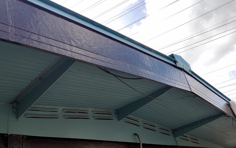 上益城郡甲佐町で破風板の張り替えと塗装の様子｜破風板は風の影響を軽減させる大切なパーツです！