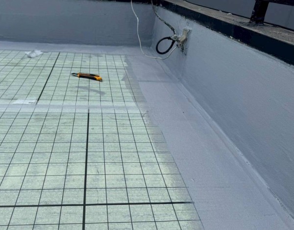 立ち上がりのメッシュシート補強ができました