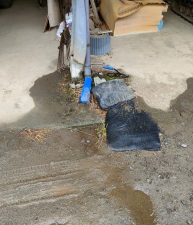 上益城郡嘉島町にて破損した倉庫雨樋の点検依頼をいただきました