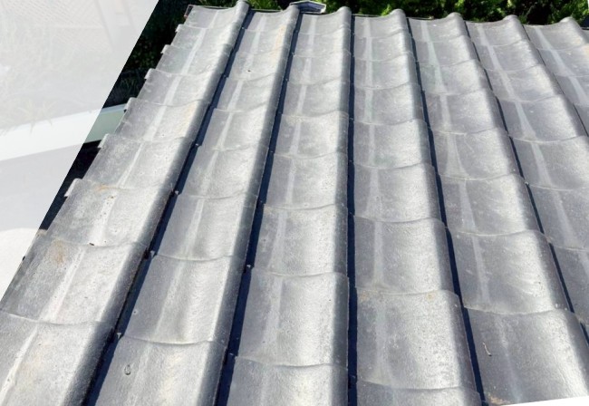 葺き直し工事で瓦を復旧した様子