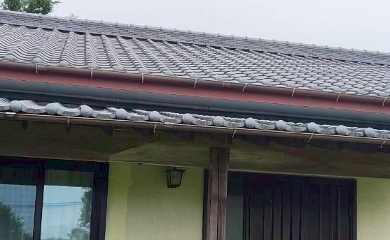 軒樋も経年劣化している