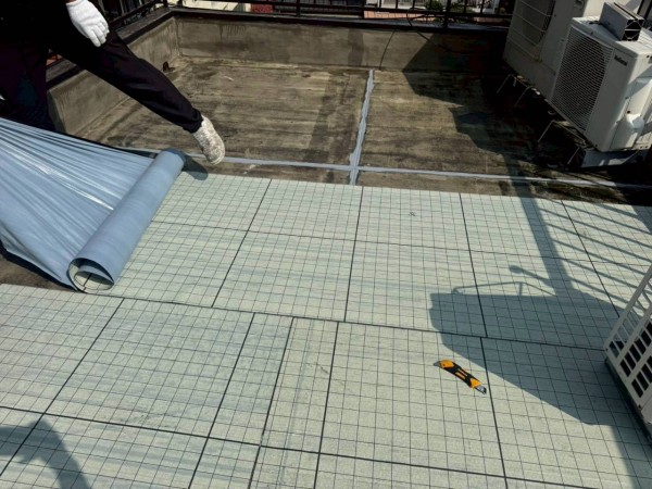 熊本市北区｜築50年ビルの屋上にウレタン防水（通気緩衝工法）｜密着工法との違いも解説