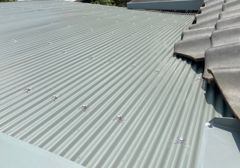錆びが進行した波トタン屋根からガルバリウム鋼板波板に葺き替えました