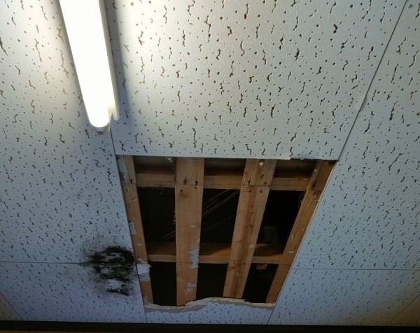 雨漏りで黒カビが生えていた天井の張り替え工事